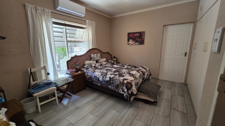 6 Bedroom Property for Sale in Churchill Estate Western Cape